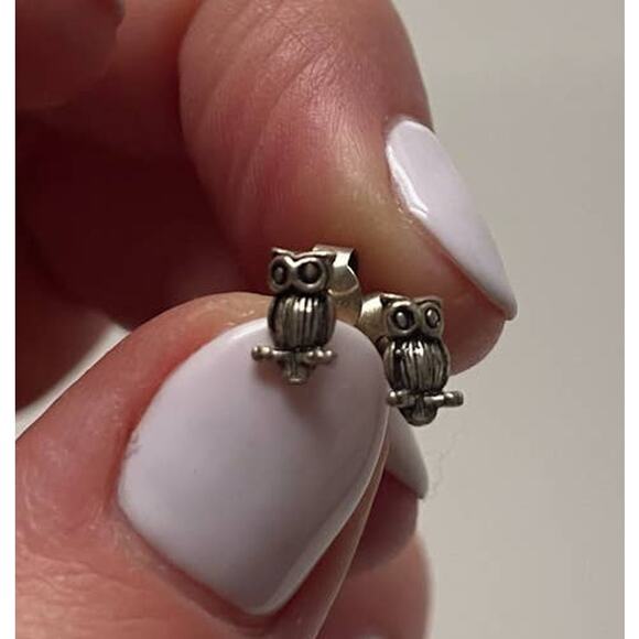 Tiny Silver Metal Owl Stud Earrings - Picture 1 of 1